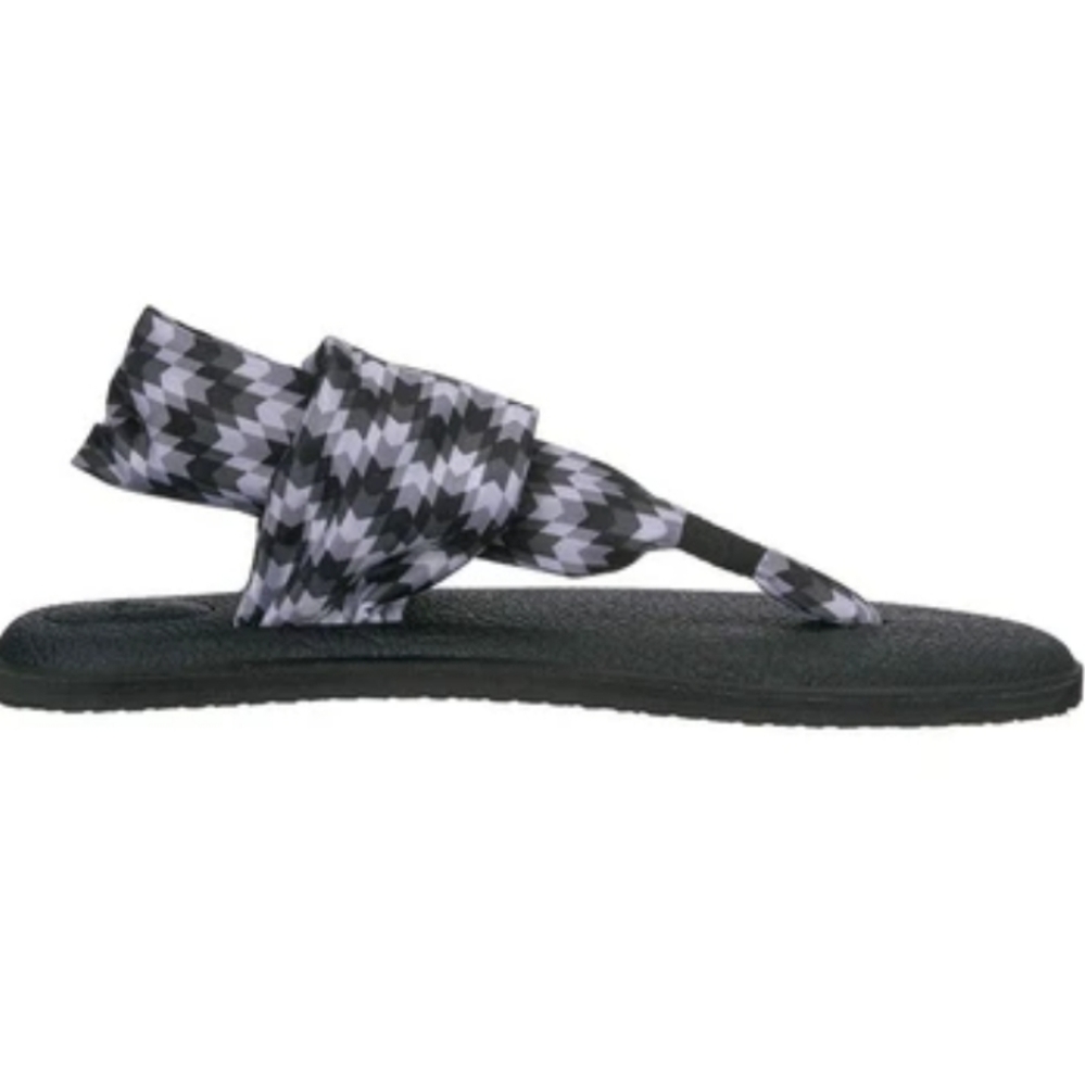 New with tags Sanuk women's yoga sling sandals.